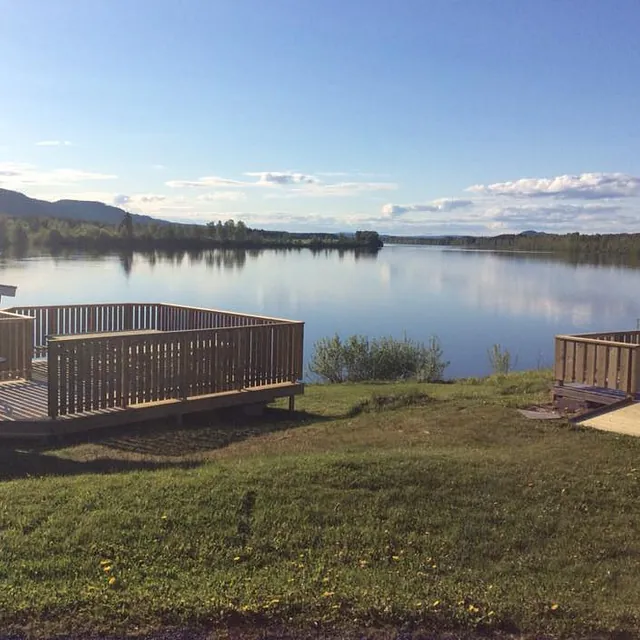 Hytte med terrasse ved Glomma