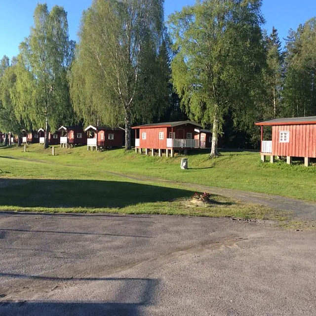 Rad med røde hytter